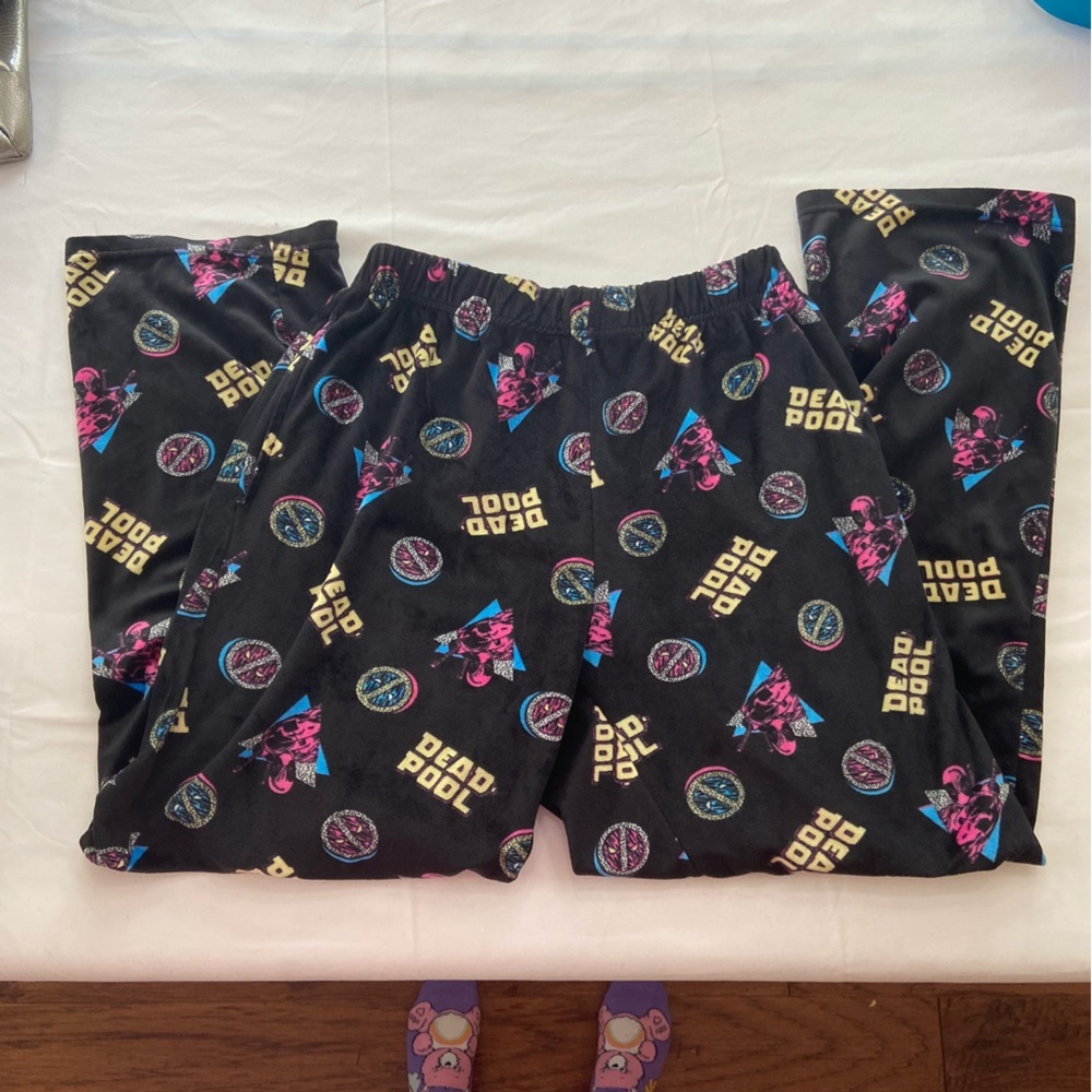 Aeropostale Black Deadpool Graphic Sleepwear Pants Sz M Super Soft Velour Fleece